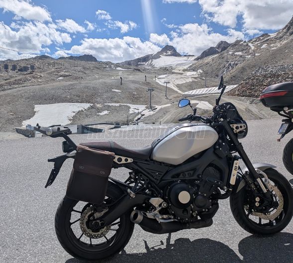 YAMAHA XSR 900