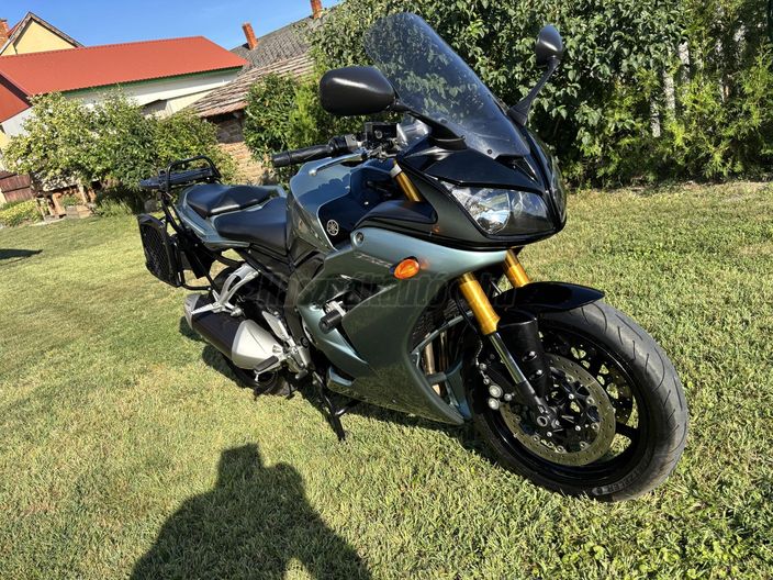 YAMAHA FZ1