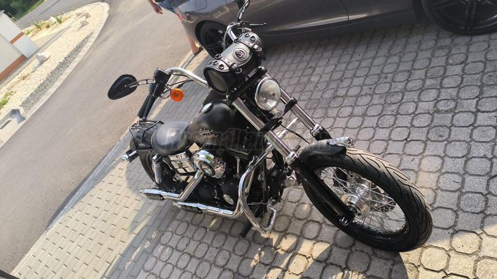 HARLEY-DAVIDSON DYNA STREET BOB