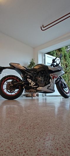 SUZUKI GSX 8 R