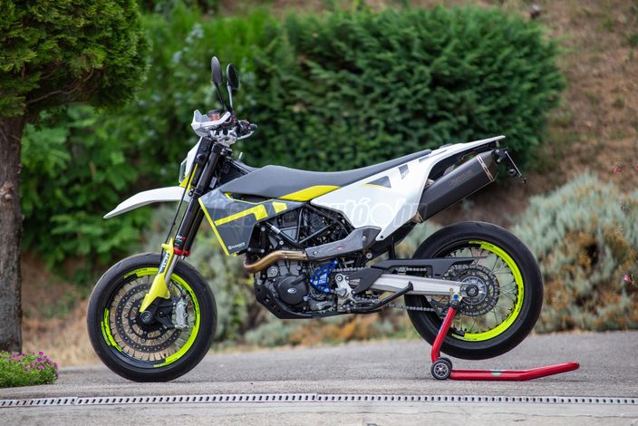 HUSQVARNA 701 SUPERMOTO