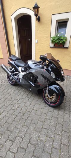SUZUKI GSX 1300 R (HAYABUSA)