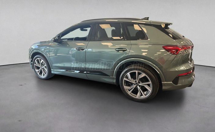 AUDI Q4