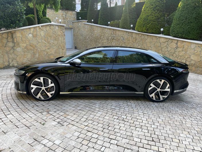 LUCID AIR
