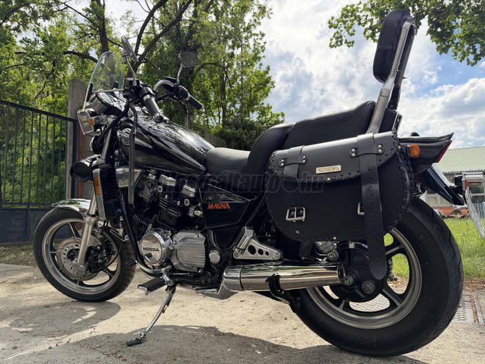 HONDA VF 750 C (MAGNA)
