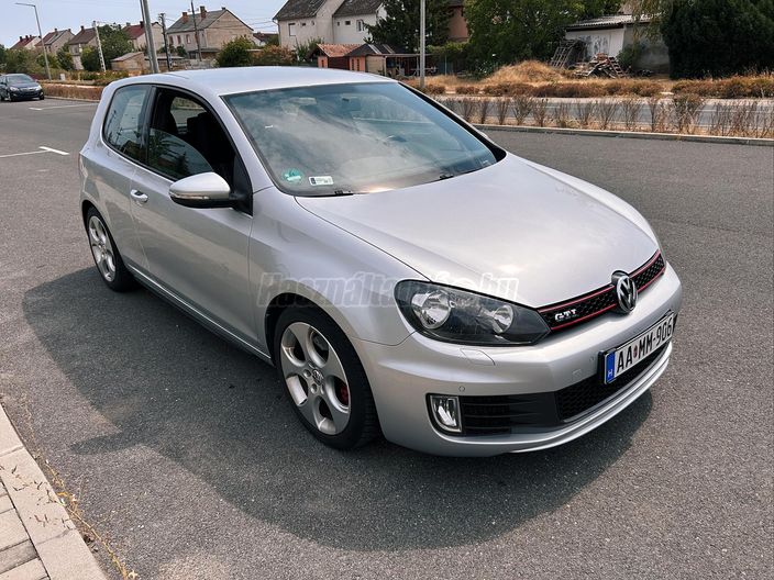 VOLKSWAGEN GOLF 2.0 TSI GTI