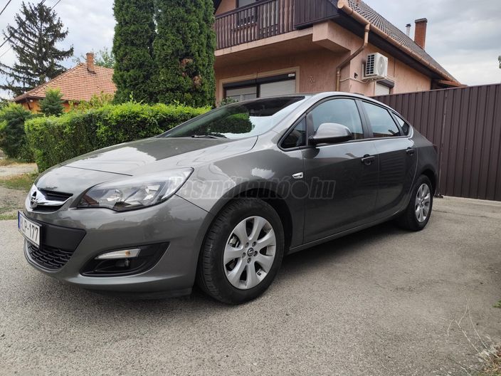 OPEL ASTRA J Sedan 1.4 T Enjoy