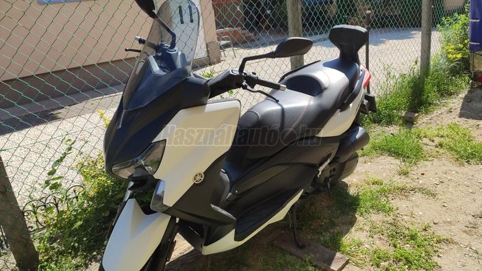 YAMAHA X-MAX 125