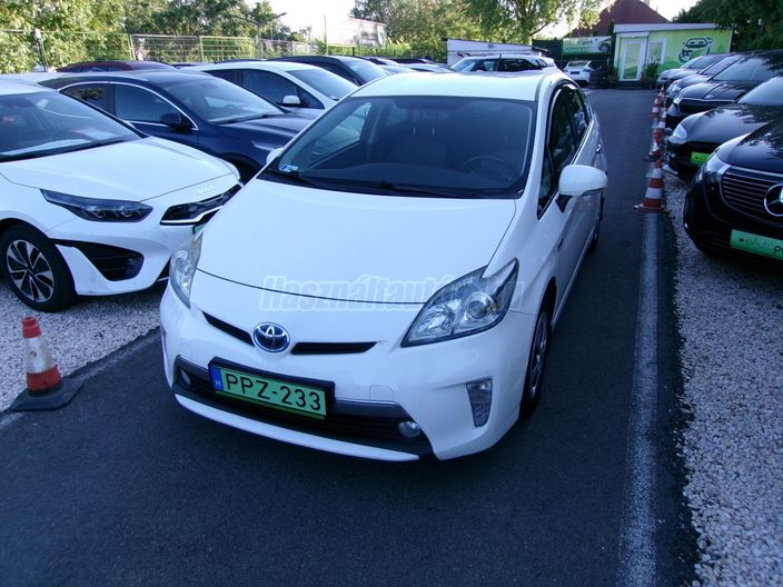 TOYOTA PRIUS PLUG-IN