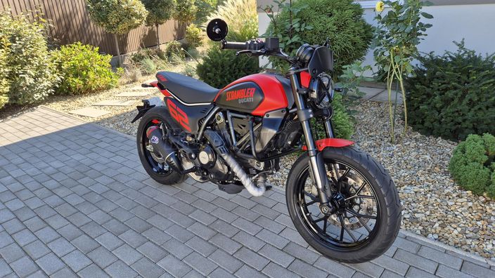 DUCATI SCRAMBLER FULL THROTTLE