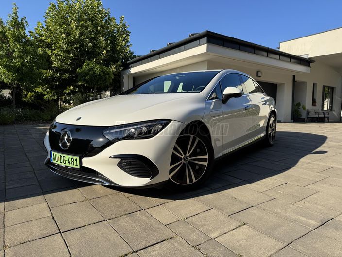 MERCEDES-BENZ EQE 300 Sentiment