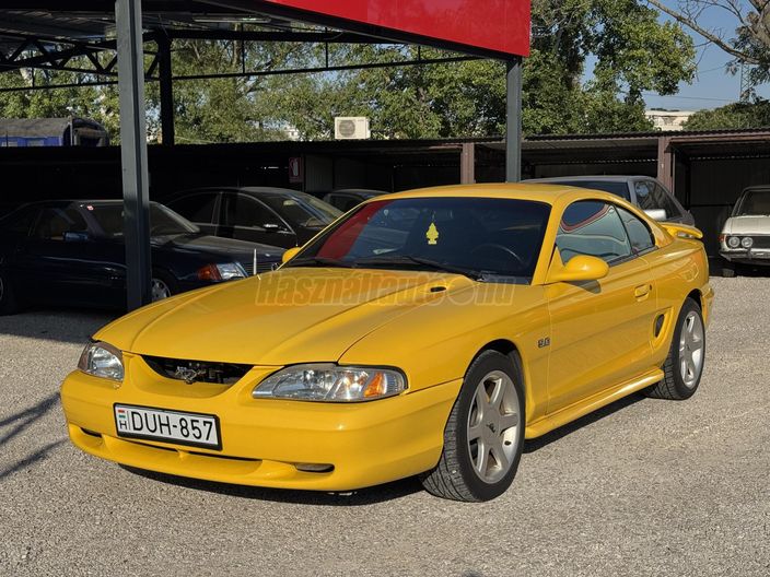 FORD MUSTANG