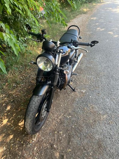 TRIUMPH STREET TWIN