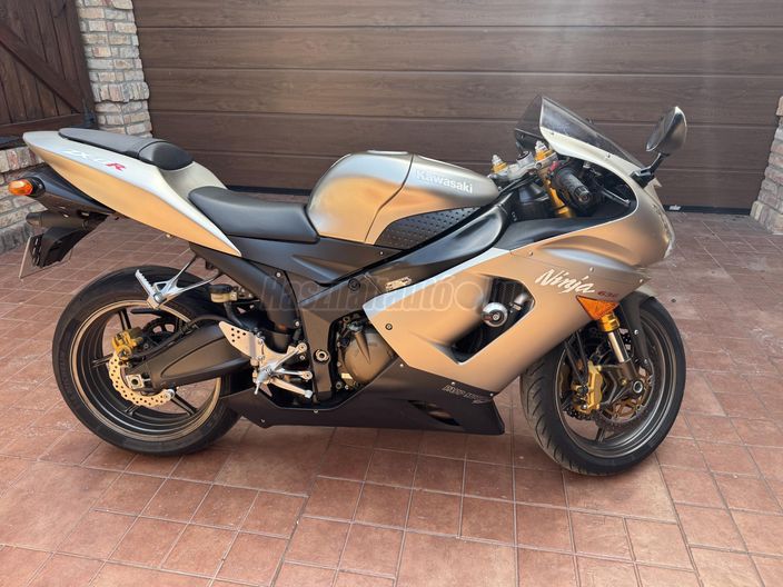 KAWASAKI ZX-6R (NINJA)