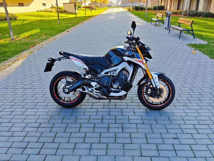 YAMAHA MT-09