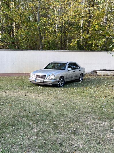 MERCEDES-BENZ E 300 TD Classic (Automata)