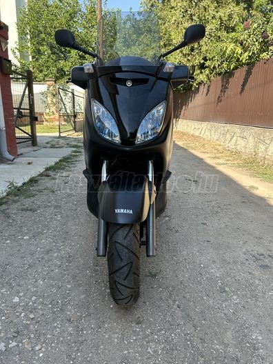 YAMAHA X-MAX 250