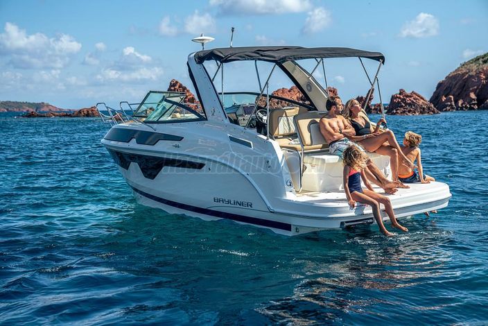BAYLINER ELŐRENDELÉSI AKCIÓ! CIERA 8 ÚJ 2027-ES KABINOS ELEKTROMOS HAJÓ ELADÓ