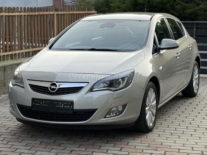 OPEL ASTRA J 1.6 Cosmo