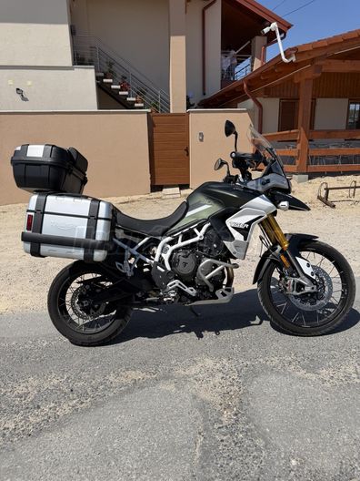TRIUMPH TIGER 900
