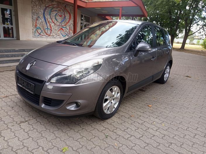 RENAULT SCENIC Scénic 1.6 16V TomTom