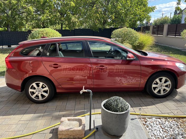 VOLVO V60 1.6 D [D2] Momentum