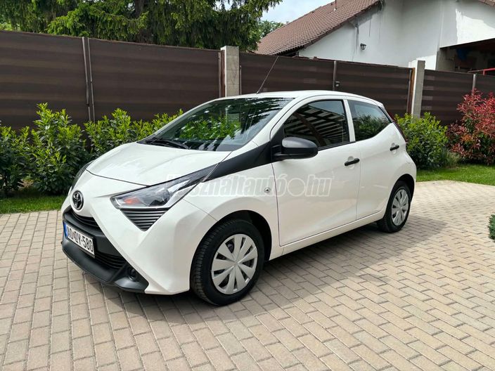 TOYOTA AYGO 1.0 x-play