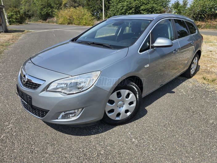 OPEL ASTRA J Sports Tourer 1.4 T Cosmo