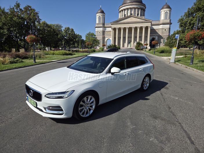 VOLVO V90 2.0 [T8] Twin Engine Momentum AWD Geartronic