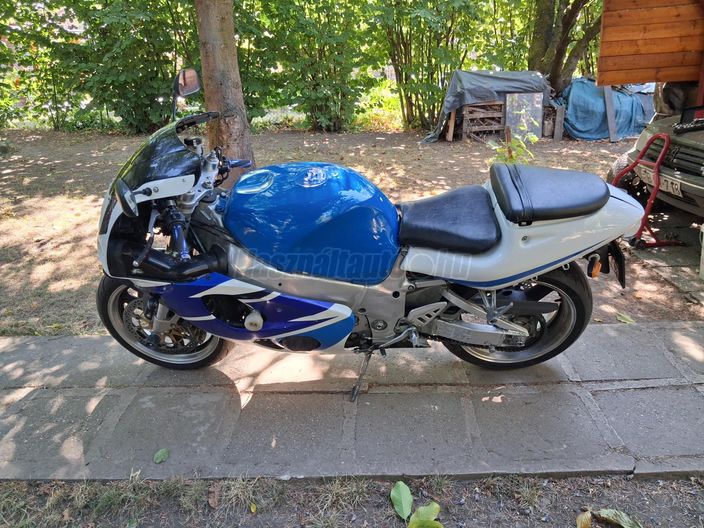 SUZUKI GSX-R 750