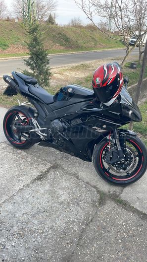 YAMAHA YZF R1