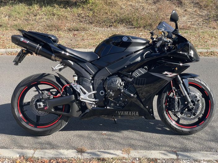 YAMAHA YZF R1