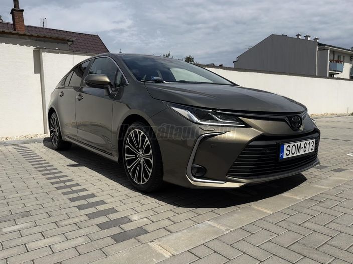 TOYOTA COROLLA Sedan 1.6 Comfort Style Tech