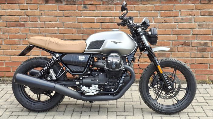 MOTO GUZZI V7