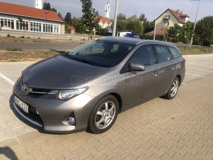 TOYOTA AURIS Touring Sports 1.4 D-4D Limited