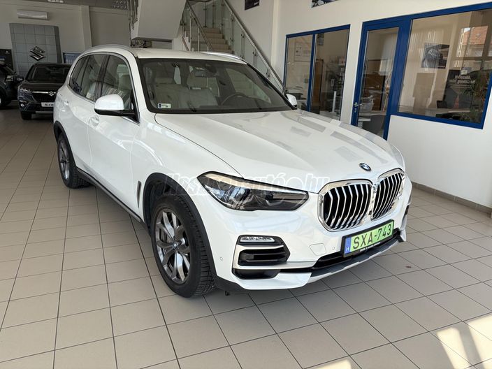 VÉGIG VEZETETT SZERVIZKÖNYV - LEINFORMÁLHATÓ ELŐÉLET