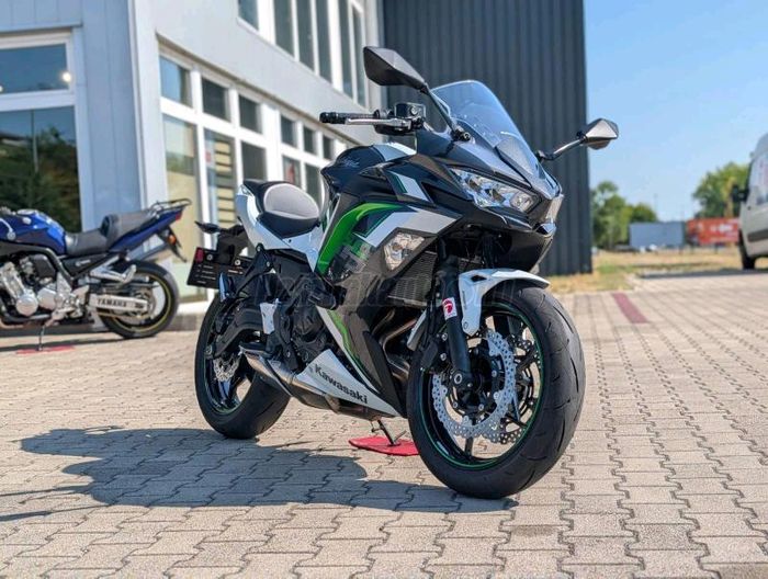KAWASAKI NINJA 650