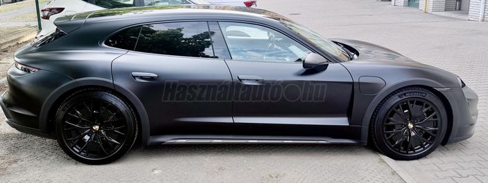PORSCHE TAYCAN 4 Cross Turismo