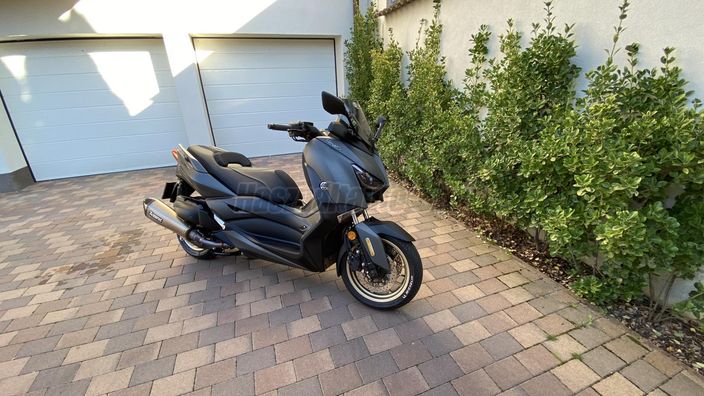 YAMAHA X-MAX 400