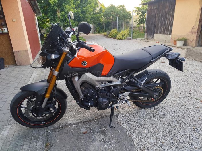 YAMAHA MT-09