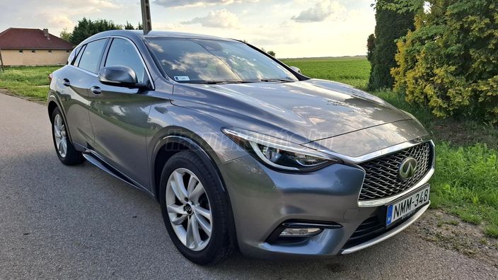 INFINITI Q30 1.6t Premium
