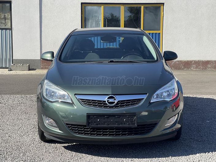OPEL ASTRA J 1.6 Essentia