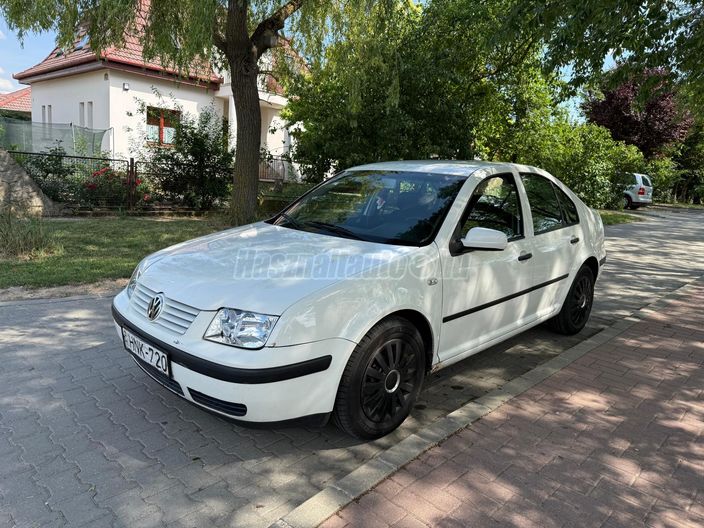 VOLKSWAGEN BORA 1.6 Trendline