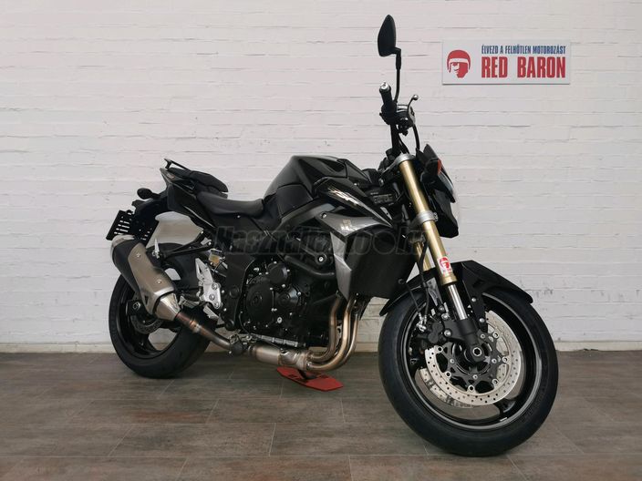 SUZUKI GSR 750