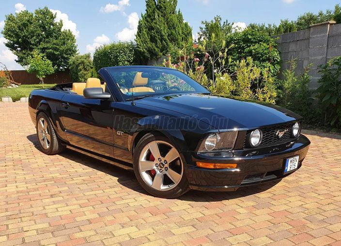 FORD MUSTANG