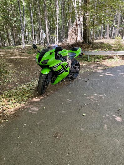 KAWASAKI ZX-6R (NINJA)