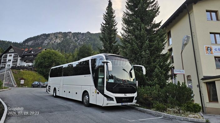 MAN Lions Coach R10