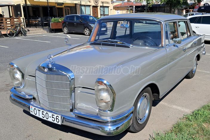 MERCEDES-BENZ W 111