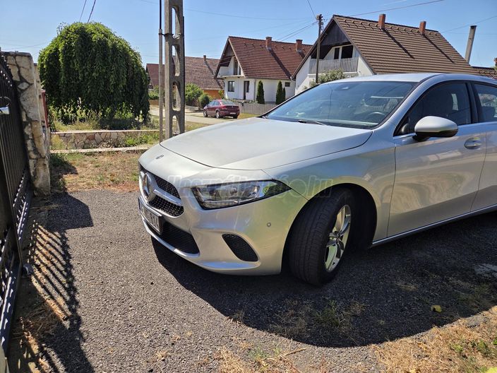 MERCEDES-BENZ A 180 d