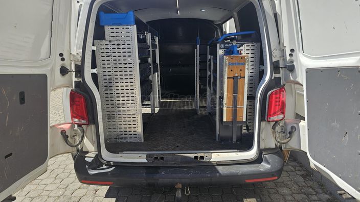 VOLKSWAGEN TRANSPORTER T6 2.0 TDi T6.1 RT (3 személyes )